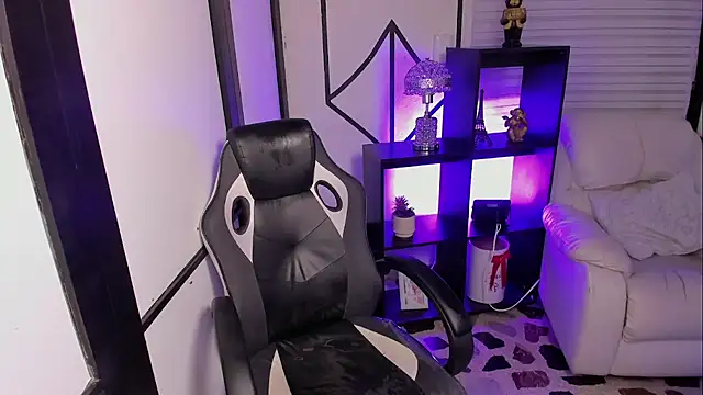 NahomiRichards  online show from September 11, 2025, 4:12 am