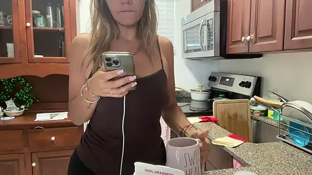 prettyykitty22 online show from May 7, 2026, 1:03 pm