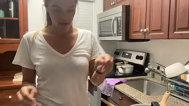 prettyykitty22 online show from May 2, 2026, 2:06 am