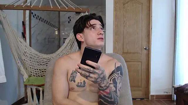 Snapshot of AteneoJr chatting on October 5, 2025, 8:43 pm AteneoJr online show from October 5, 2025, 8:43 pm