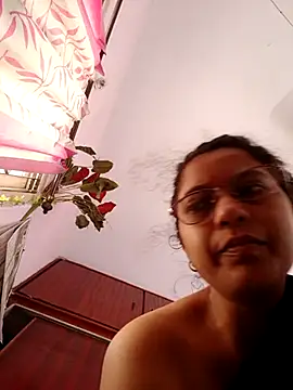 Snapshot of thanusi_2 chatting on October 18, 2025, 7:21 am thanusi 2 online show from October 18, 2025, 7:21 am
