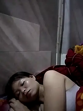 LinhNa999 online show from October 13, 2025, 2:18 pm