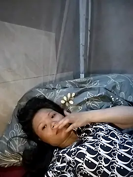 Snapshot of LinhNa999 chatting on April 15, 2026, 1:04 pm LinhNa999 online show from April 15, 2026, 1:04 pm