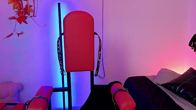 elowen halley1 online show from March 30, 2026, 7:37 pm