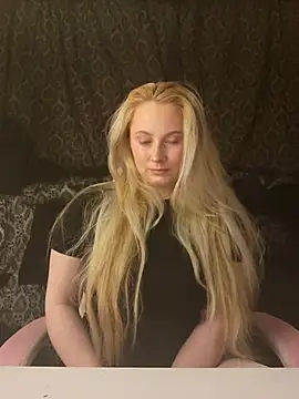 EmilyAngelUK online show from December 19, 2025, 11:29 pm