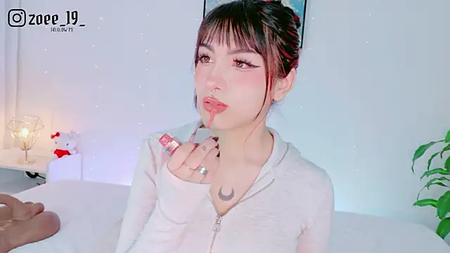 Snapshot of cuteezoe chatting on April 17, 2026, 4:15 am cuteezoe online show from April 17, 2026, 4:15 am