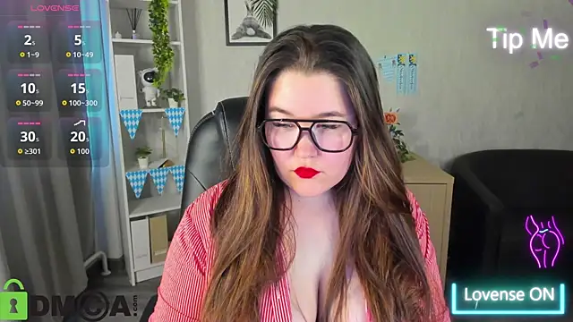 Snapshot of Tara_Torres chatting on October 14, 2025, 9:10 am Tara Torres online show from October 14, 2025, 9:10 am
