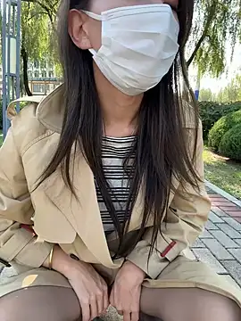 xiaoyue zhibo online show from October 2, 2025, 5:33 am