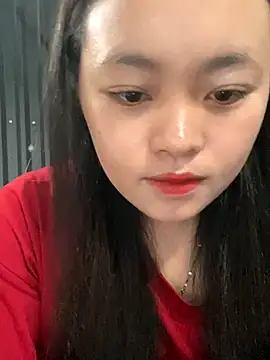 Julia-Elsa online show from November 14, 2025, 5:00 am