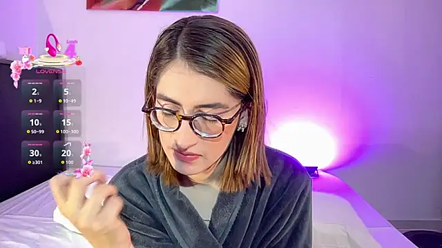 Snapshot of rousseblossom chatting on September 18, 2025, 10:24 pm rousseblossom online show from September 18, 2025, 10:24 pm