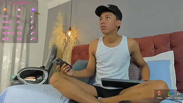 Brunette  boy online show from December 14, 2025, 3:35 am