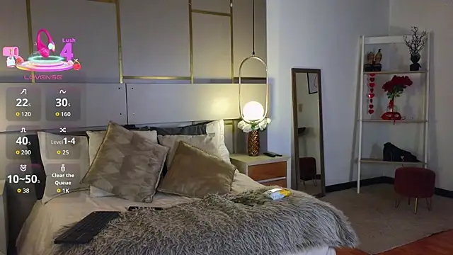 Lina Montclair online show from March 30, 2026, 8:32 pm