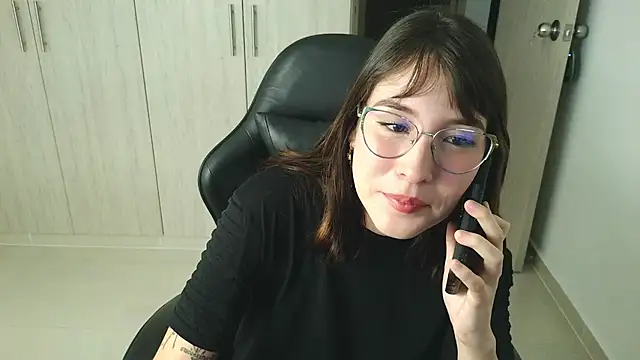 Yulienneg online show from January 11, 2026, 12:28 am