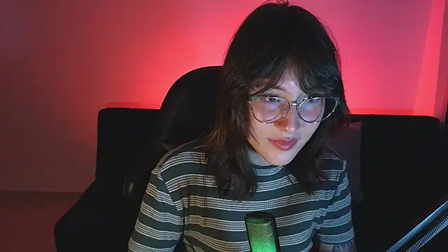 Yulienneg online show from June 26, 2026, 1:44 am