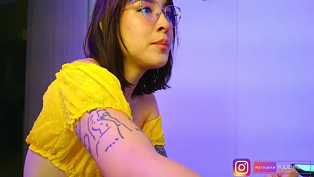 Snapshot of Yulienneg chatting on October 3, 2025, 12:03 am Yulienneg online show from October 3, 2025, 12:03 am