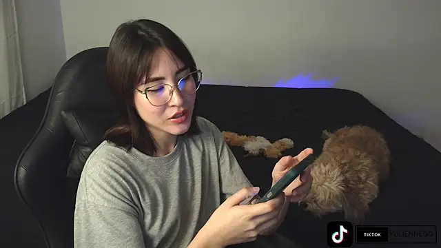 Snapshot of Yulienneg chatting on October 9, 2025, 11:27 pm Yulienneg online show from October 9, 2025, 11:27 pm