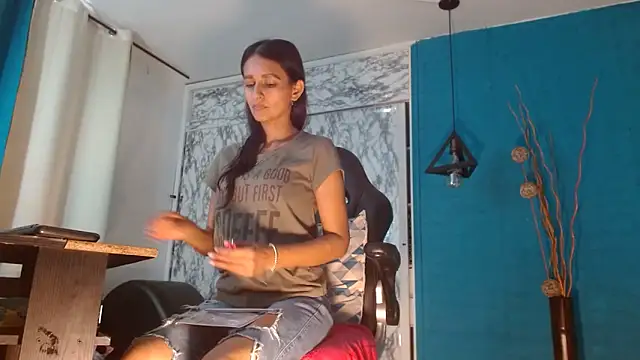 Snapshot of hanna_mooreee chatting on February 17, 2026, 7:11 pm hanna mooreee online show from February 17, 2026, 7:11 pm