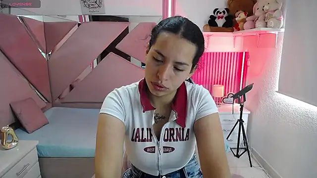 Mia garcia28 online show from June 11, 2026, 1:41 pm