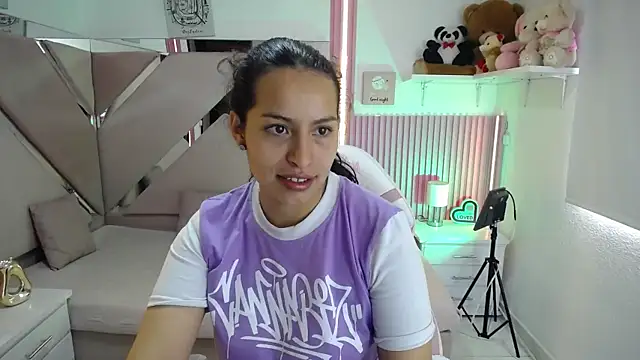 Mia garcia28 online show from June 13, 2026, 2:48 pm