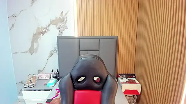 Isisleroy1 online show from February 6, 2026, 2:40 am