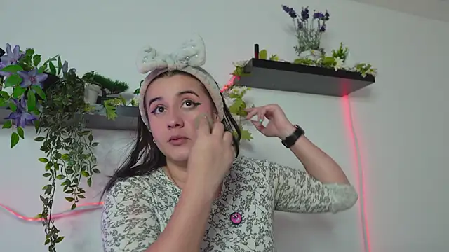 Lana Herondale online show from June 4, 2026, 3:22 am