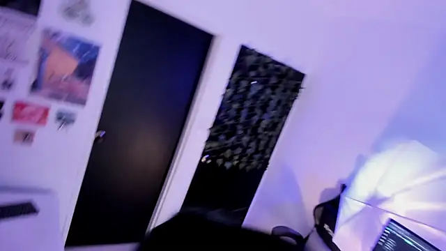 Snapshot of Lana_Herondale chatting on December 15, 2025, 9:37 am Lana Herondale online show from December 15, 2025, 9:37 am