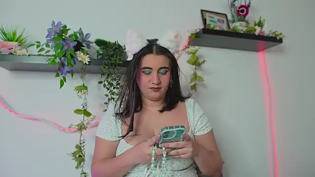 Lana Herondale online show from June 5, 2026, 3:33 am