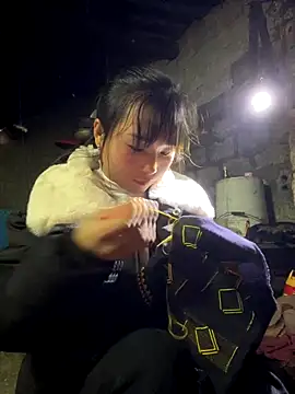 Sunyinn online show from December 16, 2025, 2:27 am