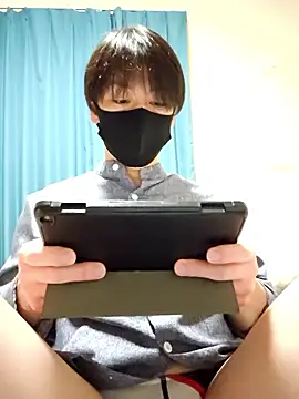 Earth 001 online show from November 20, 2025, 12:06 pm