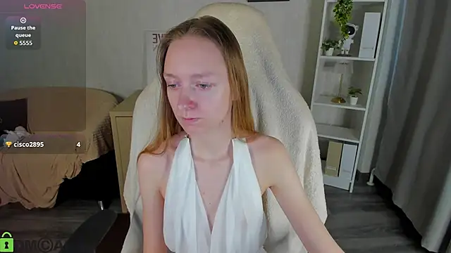 Mia E1fie online show from November 9, 2025, 9:24 am