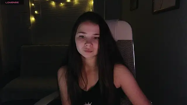 Snapshot of LuciaSenual chatting on October 12, 2025, 3:24 pm LuciaSenual online show from October 12, 2025, 3:24 pm