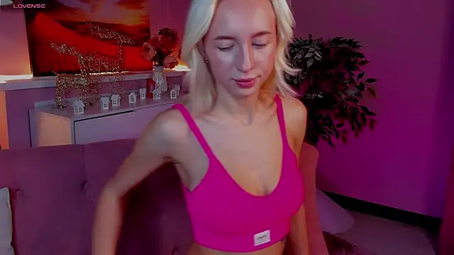 cute luucy online show from February 6, 2026, 3:57 am