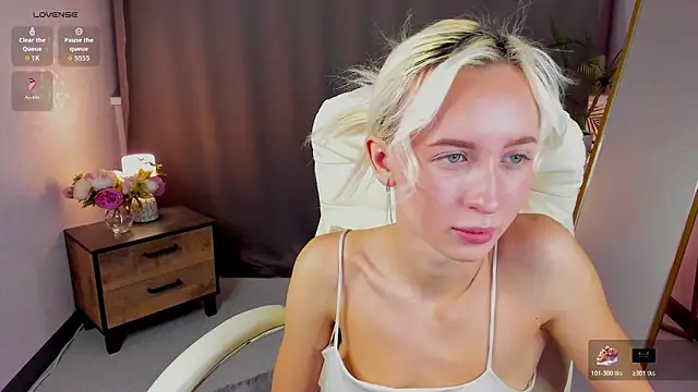 cute luucy online show from February 3, 2026, 3:37 am