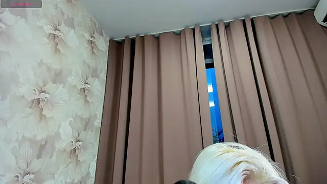 cute luucy online show from October 21, 2025, 3:28 am