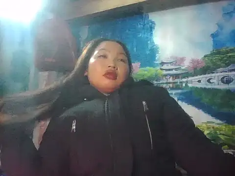 Snapshot of PhamPhung chatting on January 9, 2026, 1:29 pm PhamPhung online show from January 9, 2026, 1:29 pm