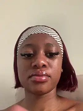 sweetcake87 online show from October 13, 2025, 9:33 am