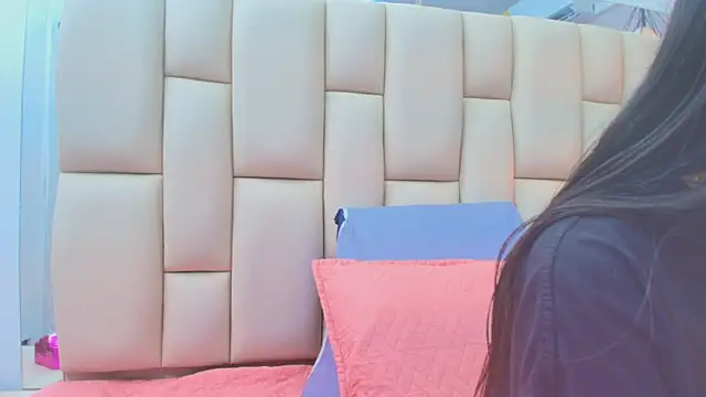 sweet amye online show from December 14, 2025, 7:19 pm