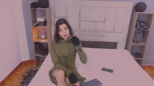 Atley Dolly online show from June 19, 2026, 10:47 pm