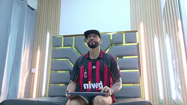 Snapshot of yorbymaxx chatting on January 10, 2026, 12:00 pm yorbymaxx online show from January 10, 2026, 12:00 pm