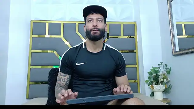 Snapshot of yorbymaxx chatting on October 28, 2025, 12:15 pm yorbymaxx online show from October 28, 2025, 12:15 pm