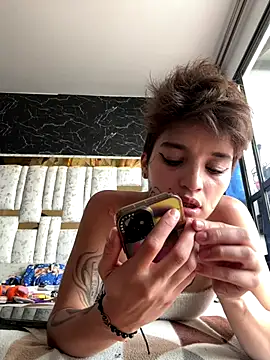 DayanaDG online show from December 14, 2025, 5:18 pm