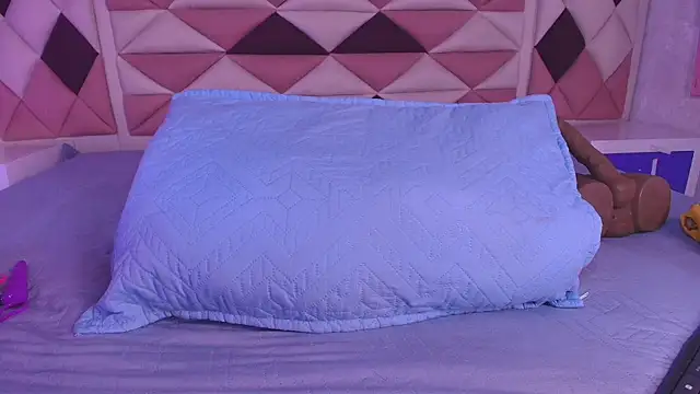 Snapshot of valecastro_ chatting on September 8, 2025, 7:13 pm valecastro  online show from September 8, 2025, 7:13 pm