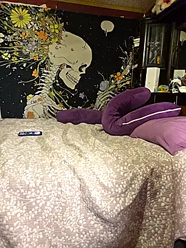 xXKnifeRiderXx online show from September 10, 2025, 1:37 am