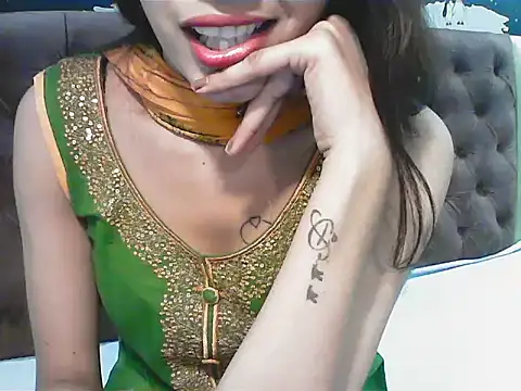 elize   online show from November 3, 2025, 2:39 am