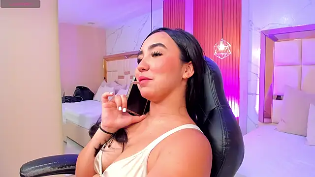 julieta rosee online show from May 20, 2026, 11:46 pm