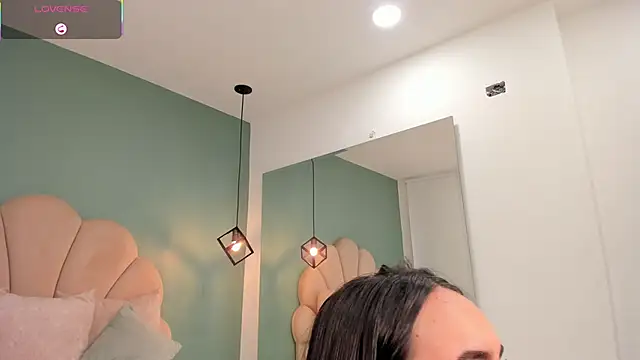 julieta rosee online show from February 1, 2026, 9:02 pm