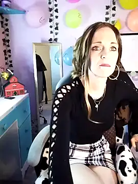 Purple2StayThnxx online show from September 29, 2025, 9:53 pm