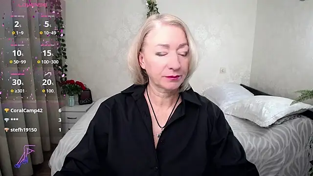 hunters woman online show from November 23, 2025, 1:48 am