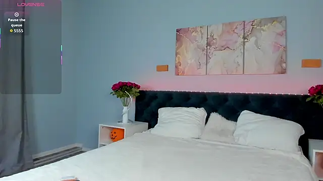 KiraSun online show from November 7, 2025, 12:10 pm