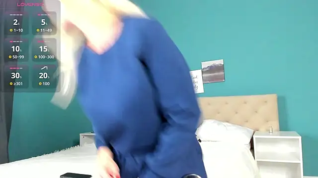 KiraSun online show from October 7, 2025, 12:17 pm